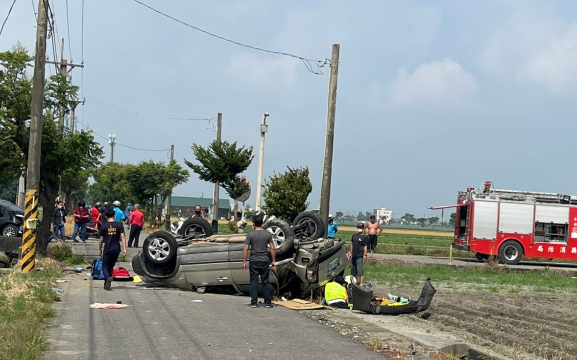 雲林幼兒園女老師載3子翻車　2國中兒拋車外死 9歲么兒搶救中 - https://www.watchmedia01.com