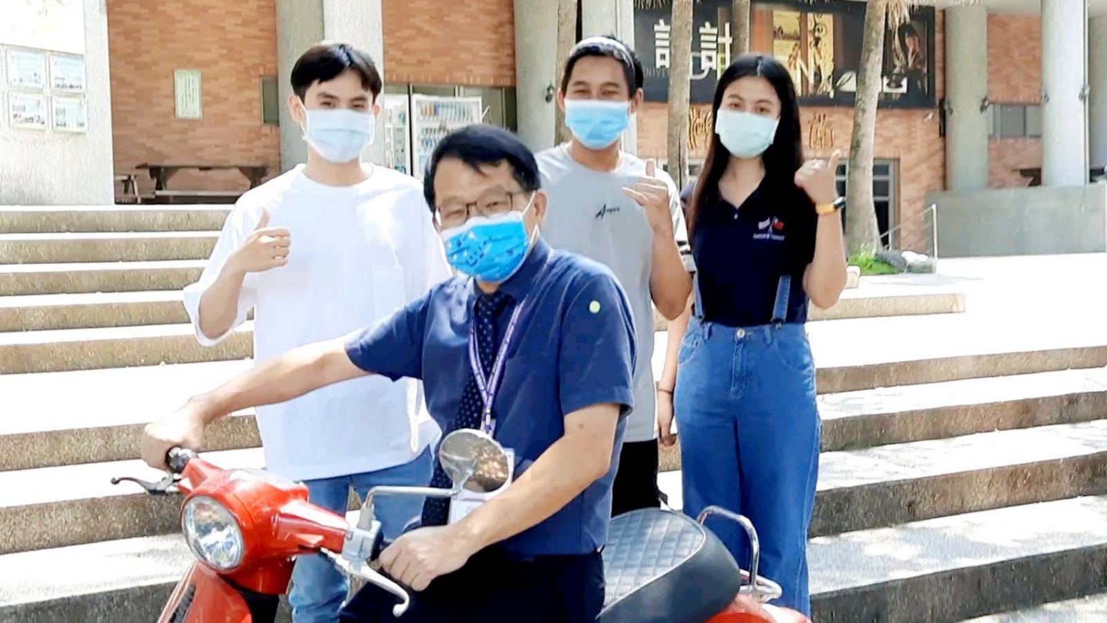 影／疫情下親師見面會　明道大學新生註冊實體線上同步進行 - https://www.watchmedia01.com