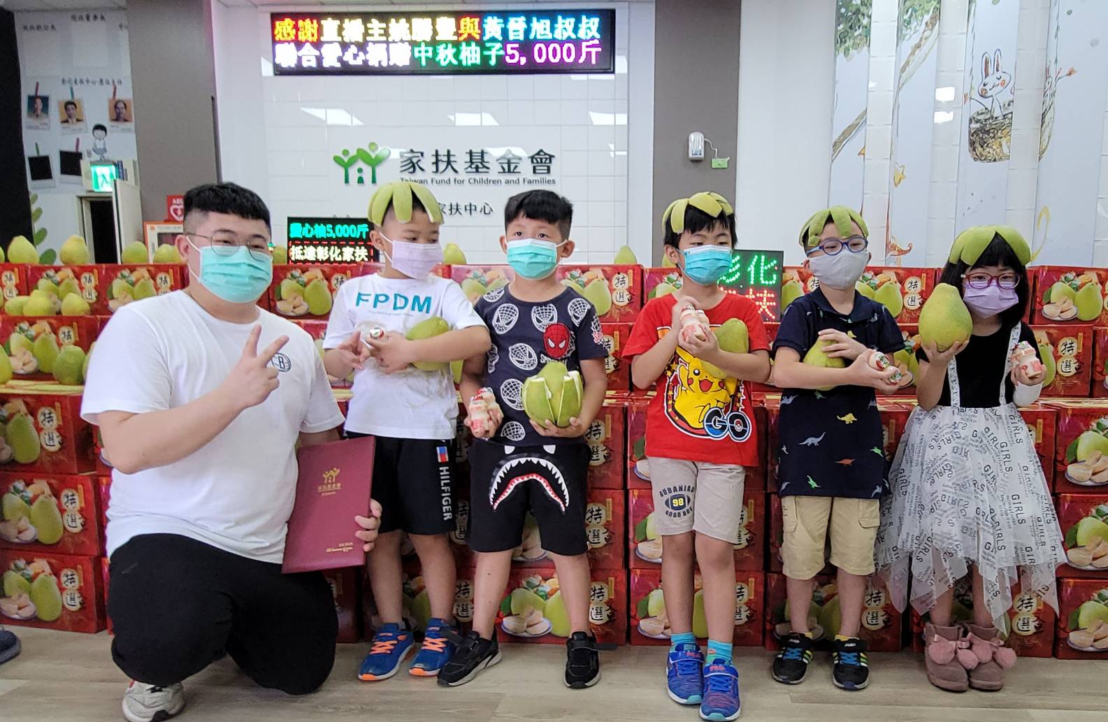 影／生意掉5成愛心卻翻倍　直播主5000斤中秋愛心柚分享家扶兒 - https://www.watchmedia01.com