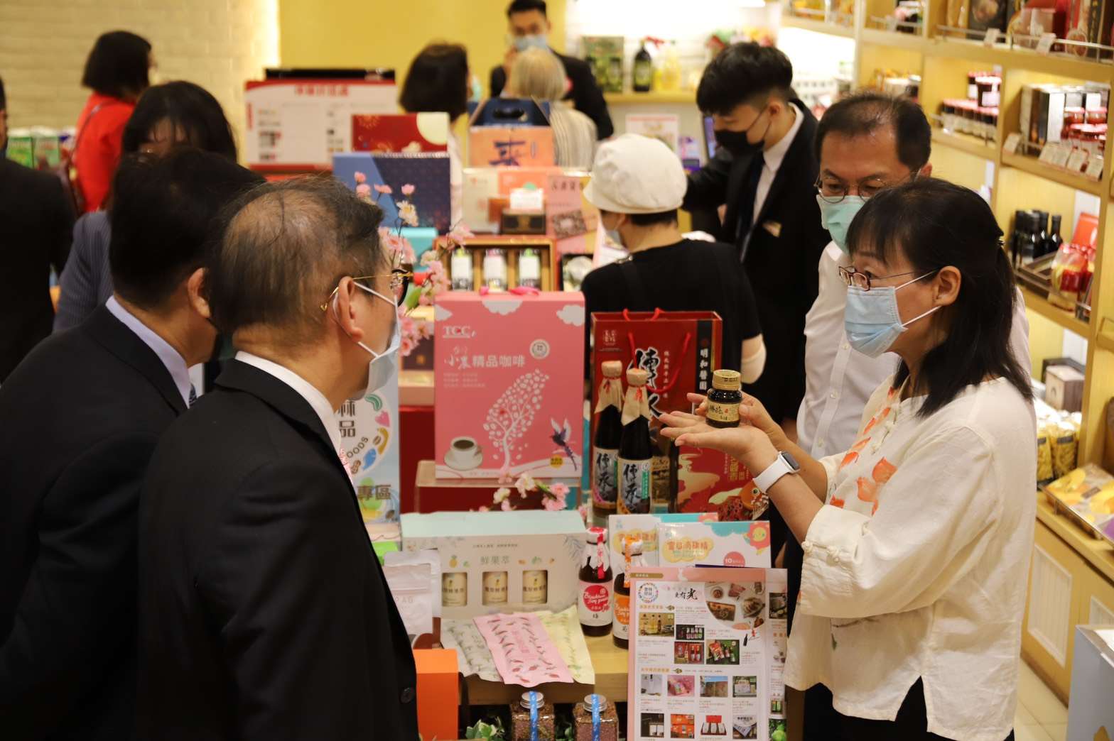 中秋賞月美食團聚禮贈讚好　雲林良品專區遠東百貨熱賣 - https://www.watchmedia01.com