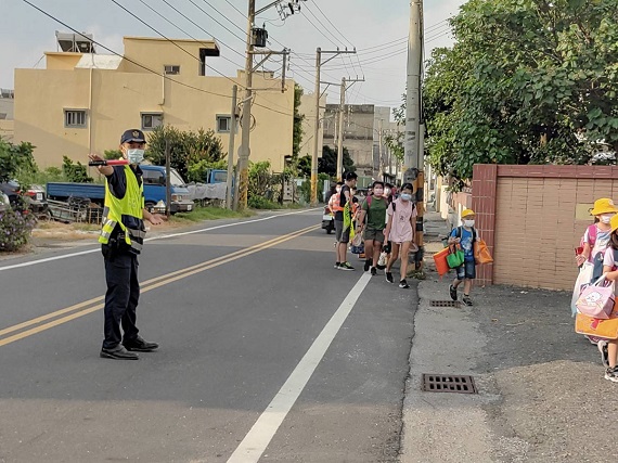 開學日 北港警加強護童勤務、疏導交通 - https://www.watchmedia01.com