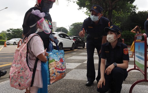 最長暑假結束勤務啟動 嘉義縣開學首日警察動員護童 - https://www.watchmedia01.com