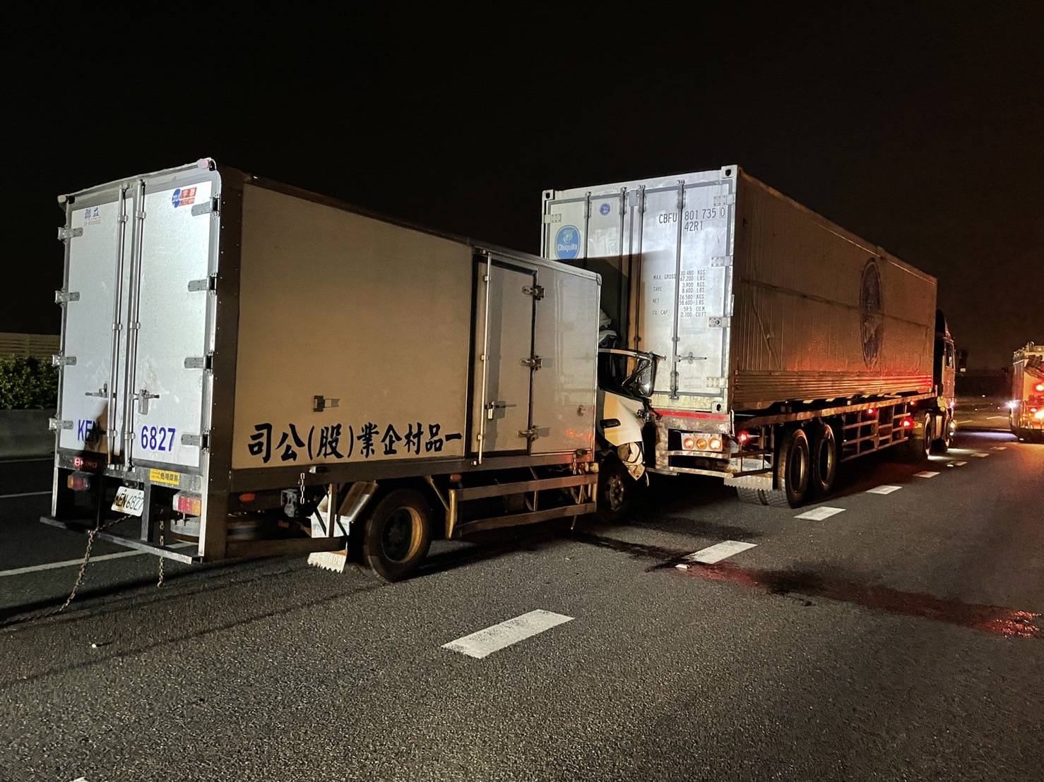 影／中山高彰化段大貨車追撞聯結車　駕駛遭夾昏傷勢嚴重 - https://www.watchmedia01.com