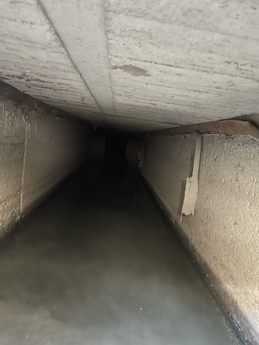 影／地層下陷？鹿港鎮富麗大鎮社區出現「小天坑」　坑洞還冒出水 - https://www.watchmedia01.com