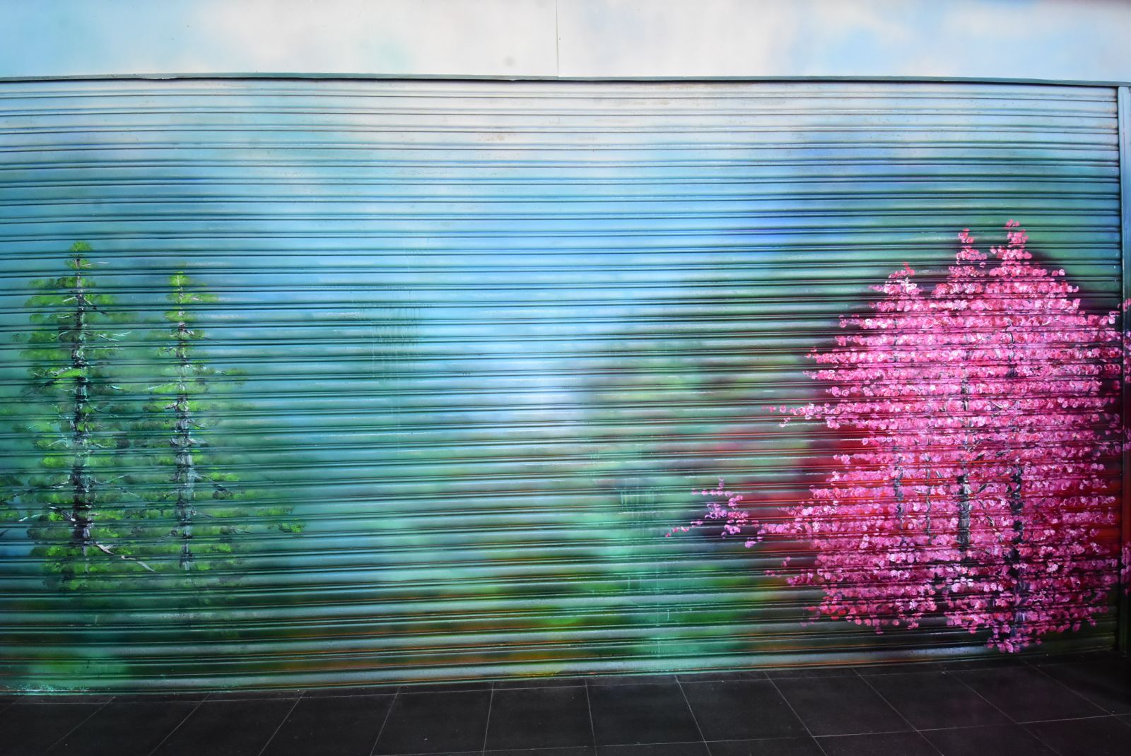 影／山上地景帶到王功海邊　陳炳臣畫作「春華秋實」妝點校園 - https://www.watchmedia01.com