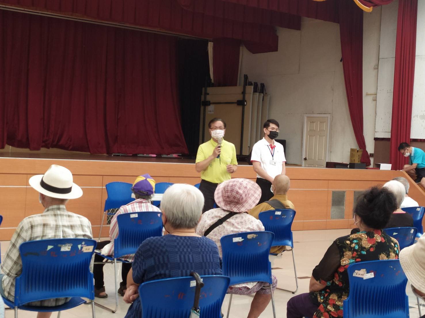 影／獨居長者中秋節慰問金　在地企業展愛心 - https://www.watchmedia01.com