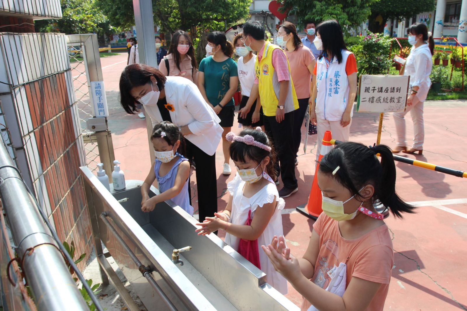 雲林強化幼兒園防疫措施 張麗善視察親手操作清消 - https://www.watchmedia01.com