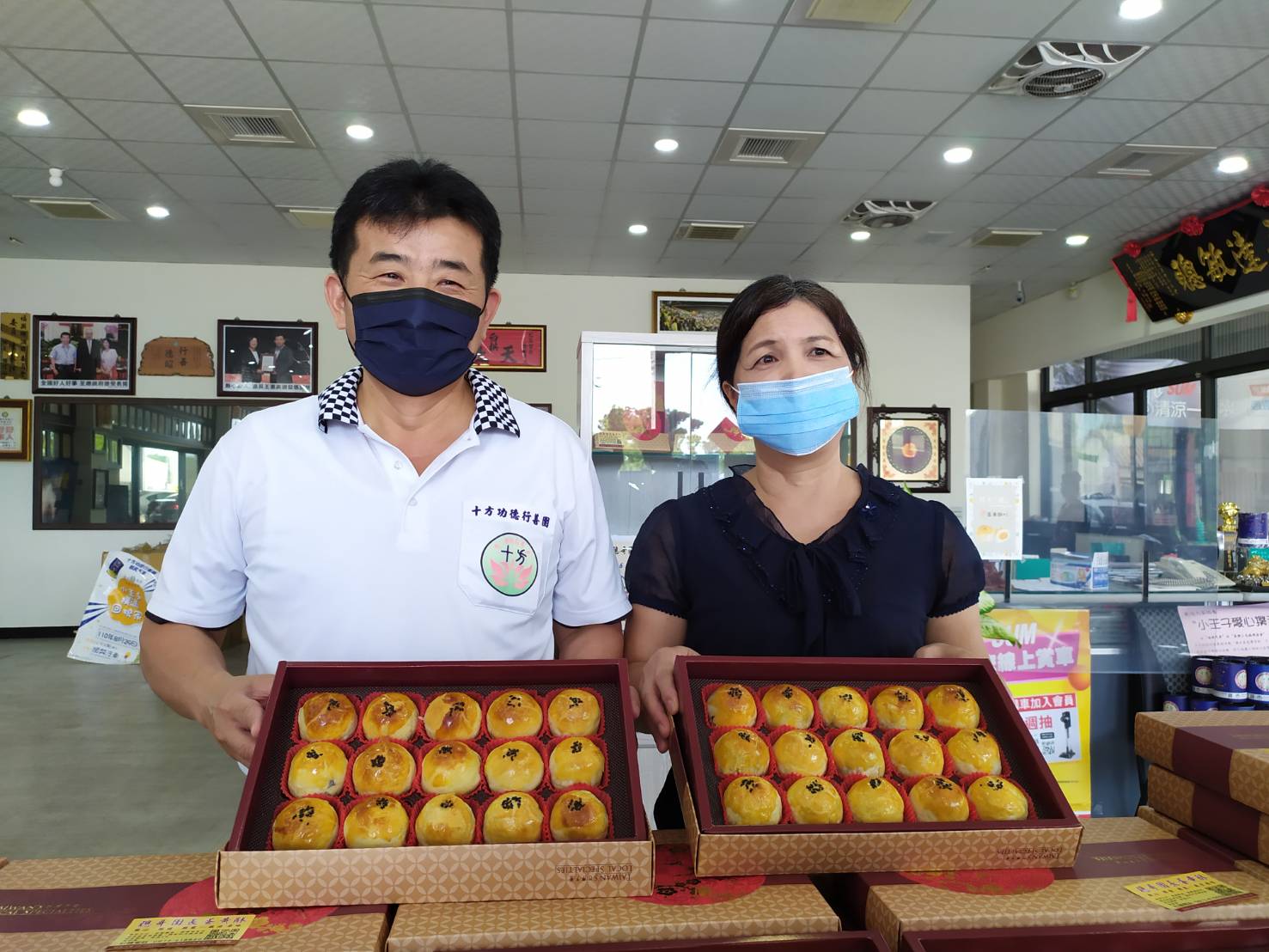 影／黑手老闆陳永聰斜槓做蛋黃酥捐百盒助家扶　十方功德行善團愛心加碼捐款增3倍 - https://www.watchmedia01.com