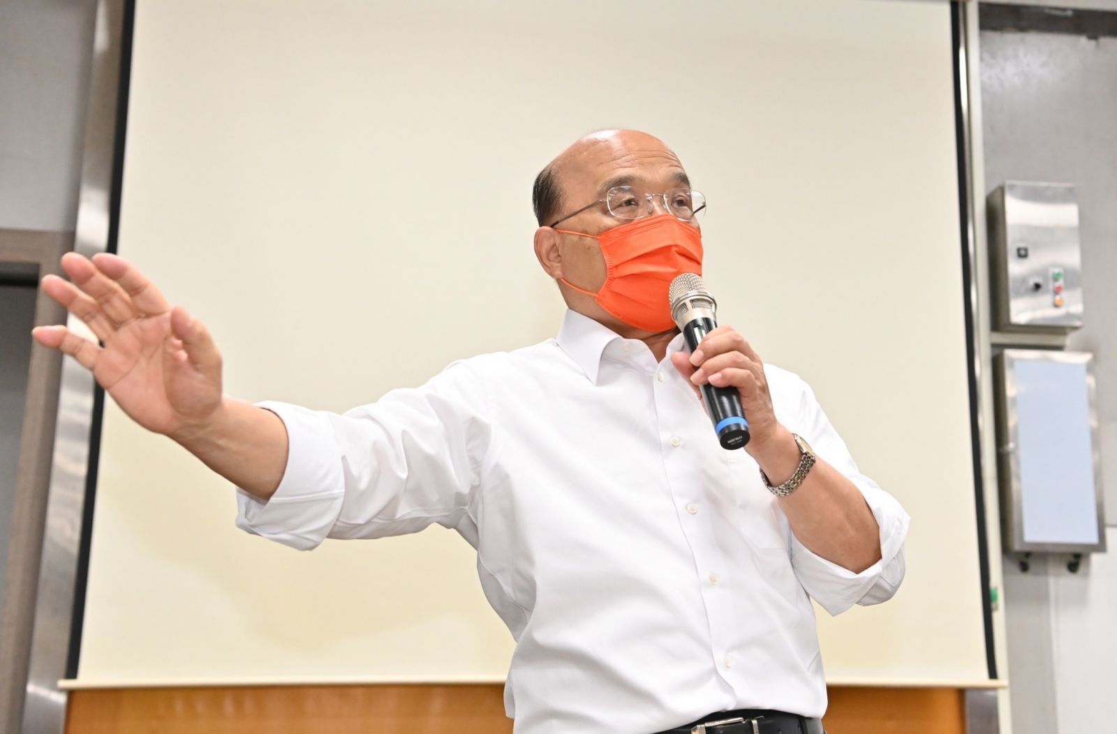 璨樹颱風來襲　蘇揆關心雲林農產視察漢光果菜生產合作社 - https://www.watchmedia01.com