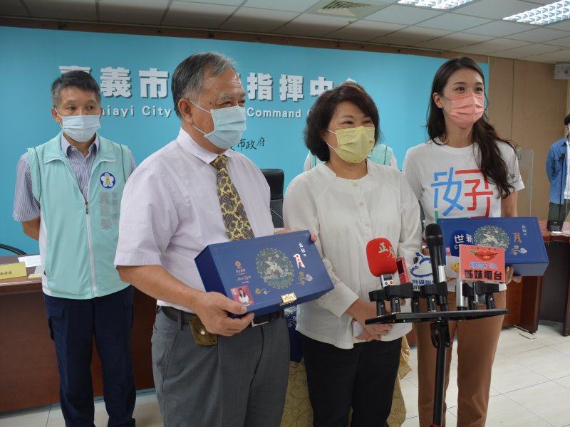 體恤第一線警消人員　企業捐贈美味月餅禮盒 - https://www.watchmedia01.com