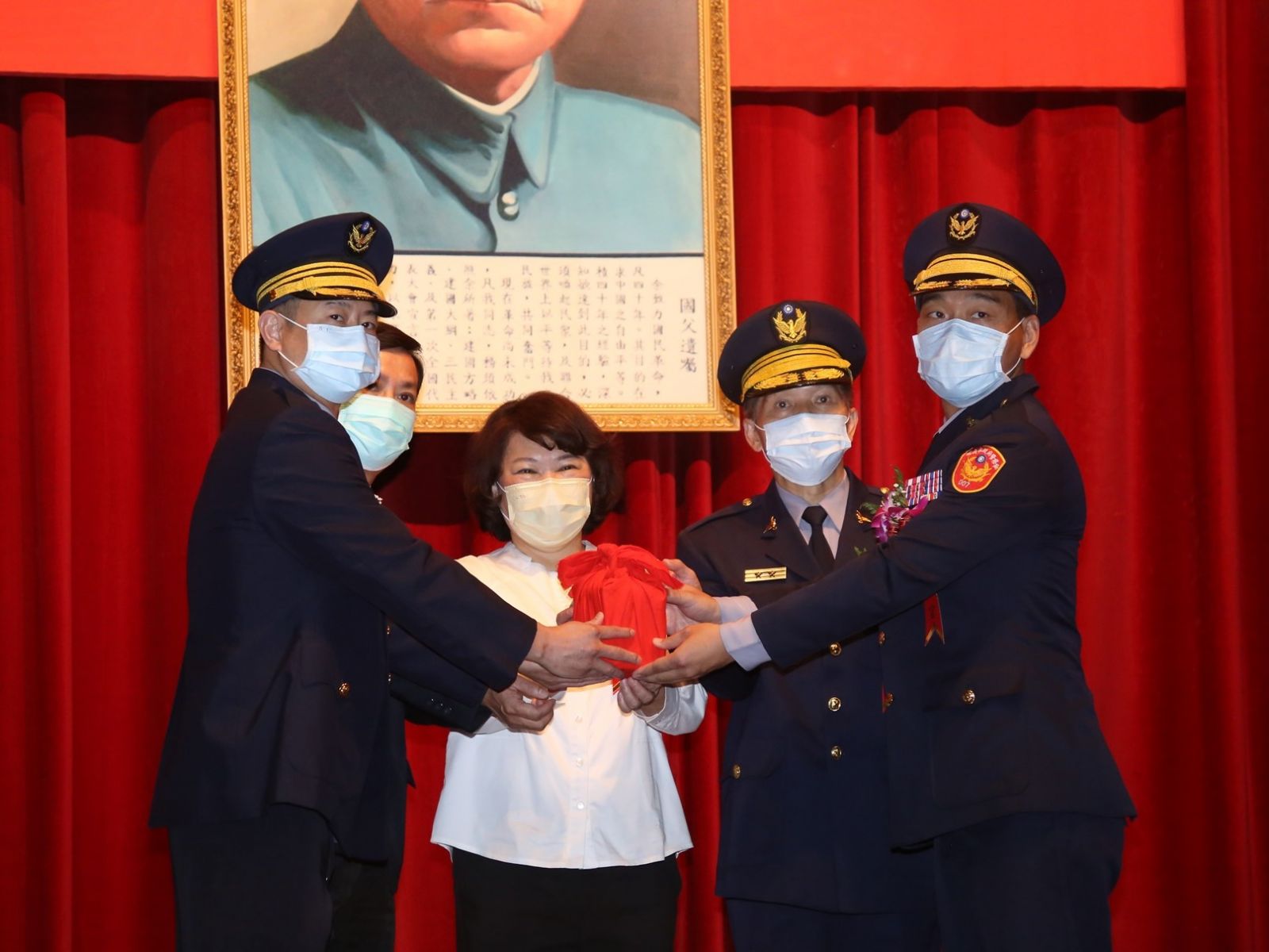 嘉義市兩新任分局長就職　黃敏惠期許營造安居樂業生活環境 - https://www.watchmedia01.com