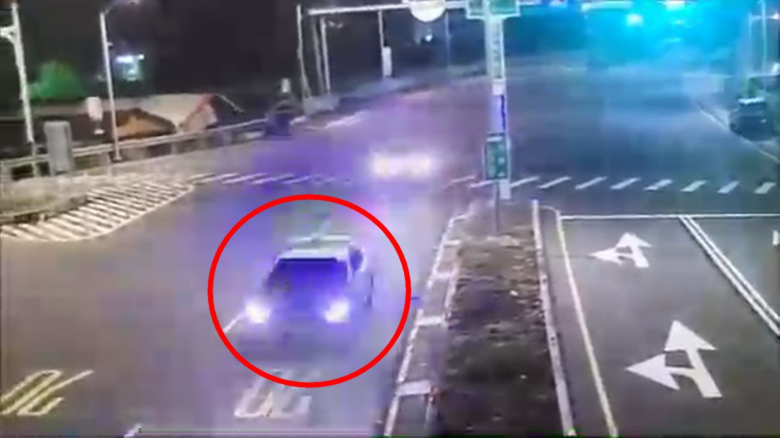影／孕婦逛街突然要臨盆　警車10分鐘飛馳抵醫院母子均安 - https://www.watchmedia01.com