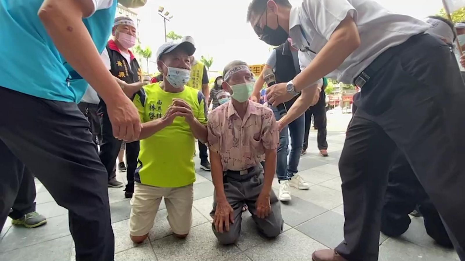 影／雞屎味臭到受不了 埔鹽鄉長率眾抗議拒當「雞舍鄉」 - https://www.watchmedia01.com