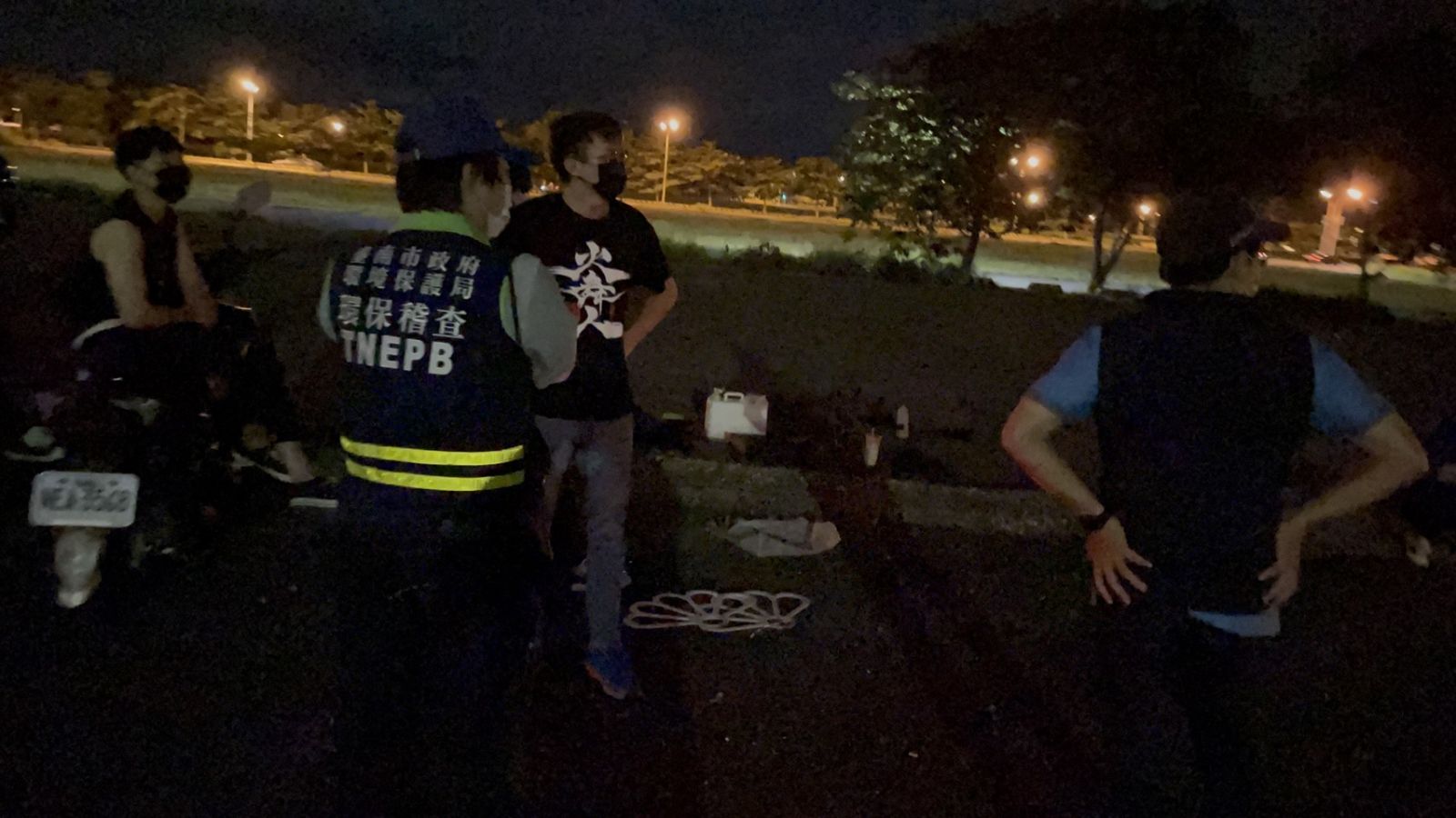 台南民眾深夜施放煙火　環保局當場開罰 - https://www.watchmedia01.com