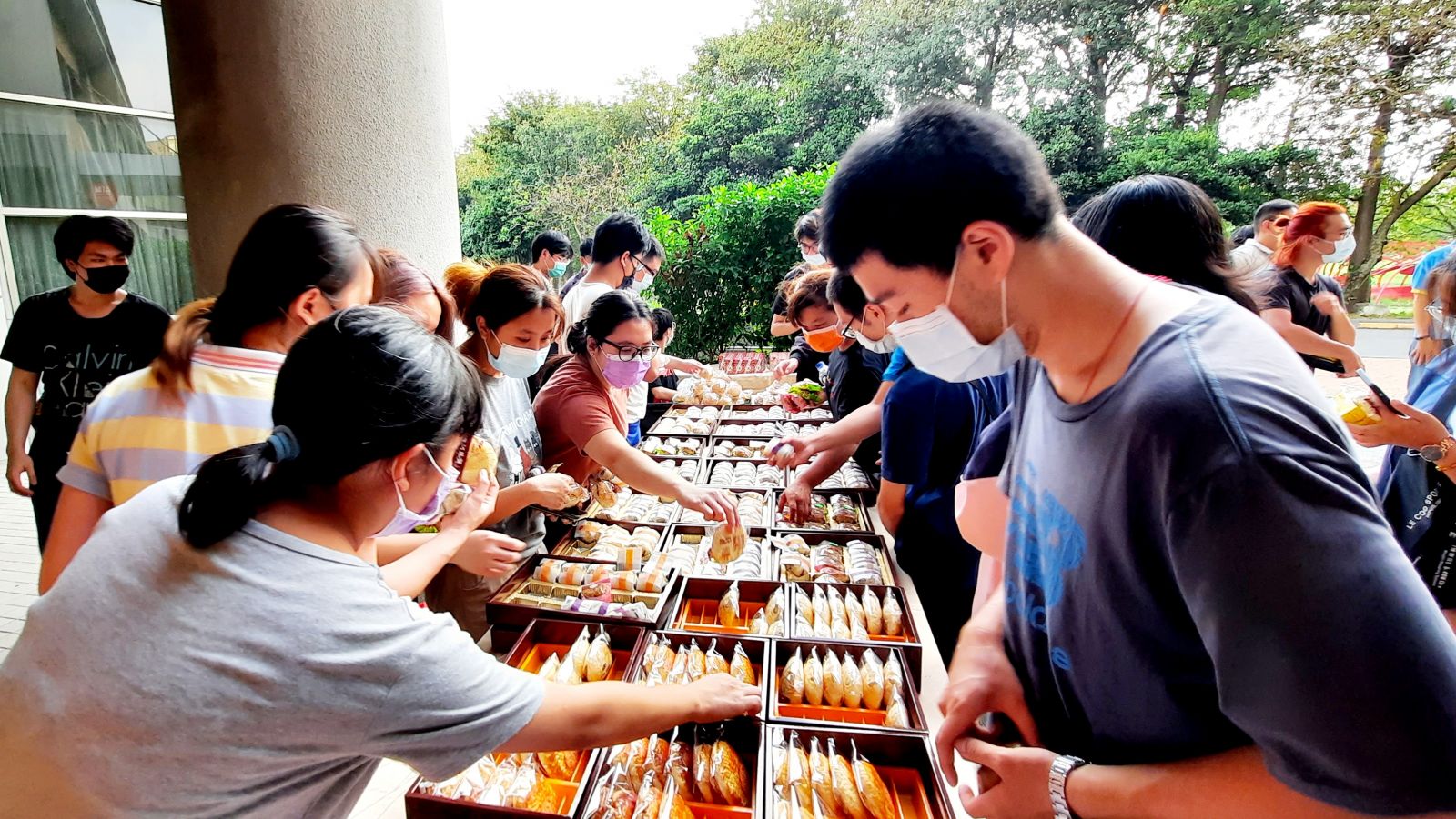 異鄉學子聽神話嚐月餅　國際學生體驗台灣中秋節 - https://www.watchmedia01.com