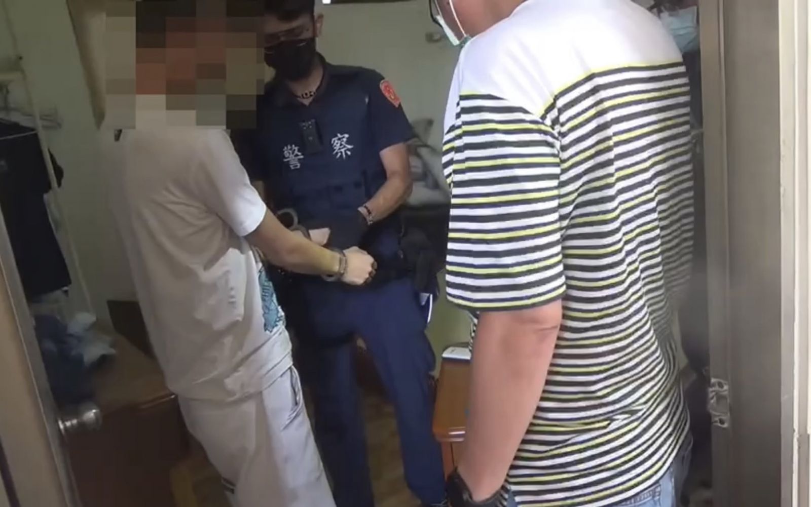 台南囂張男嗆輸贏「比誰槍多」　警破門「怂」被逮 - https://www.watchmedia01.com