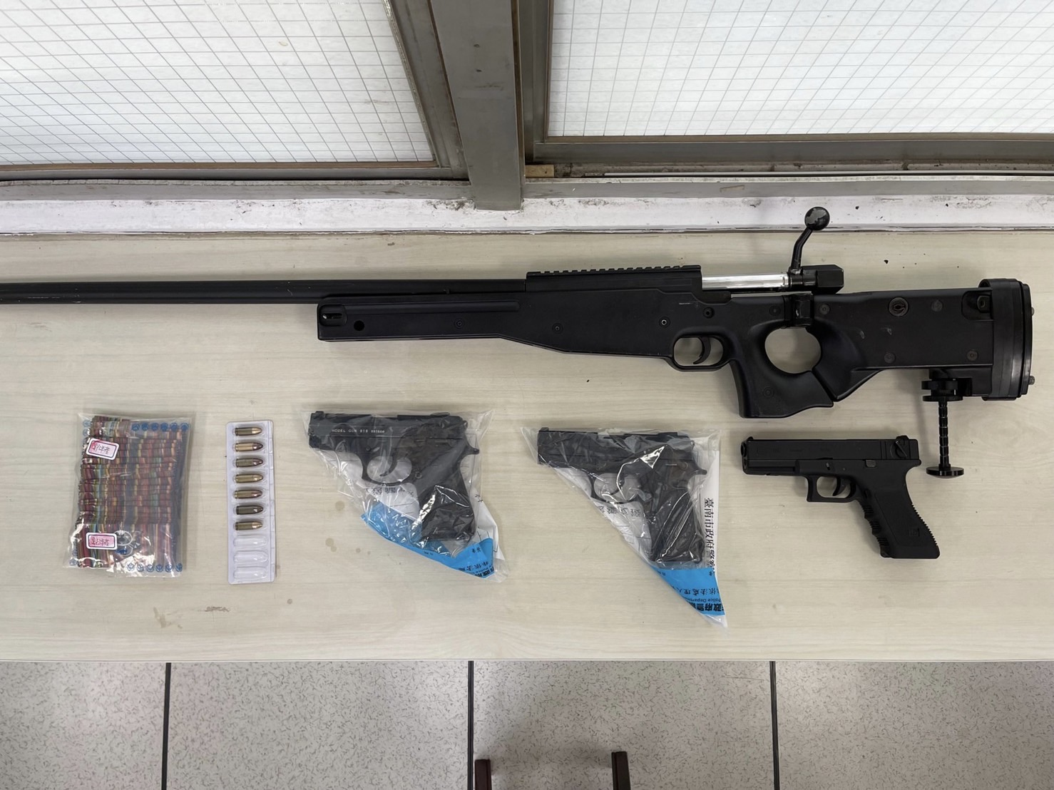 台南囂張男嗆輸贏「比誰槍多」　警破門「怂」被逮 - https://www.watchmedia01.com