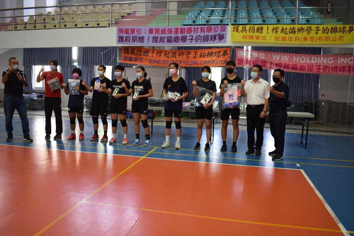 影／留住優秀選手　蔡岳儒「撐起偏鄉學子排球夢」護具捐贈北港高中女排 - https://www.watchmedia01.com
