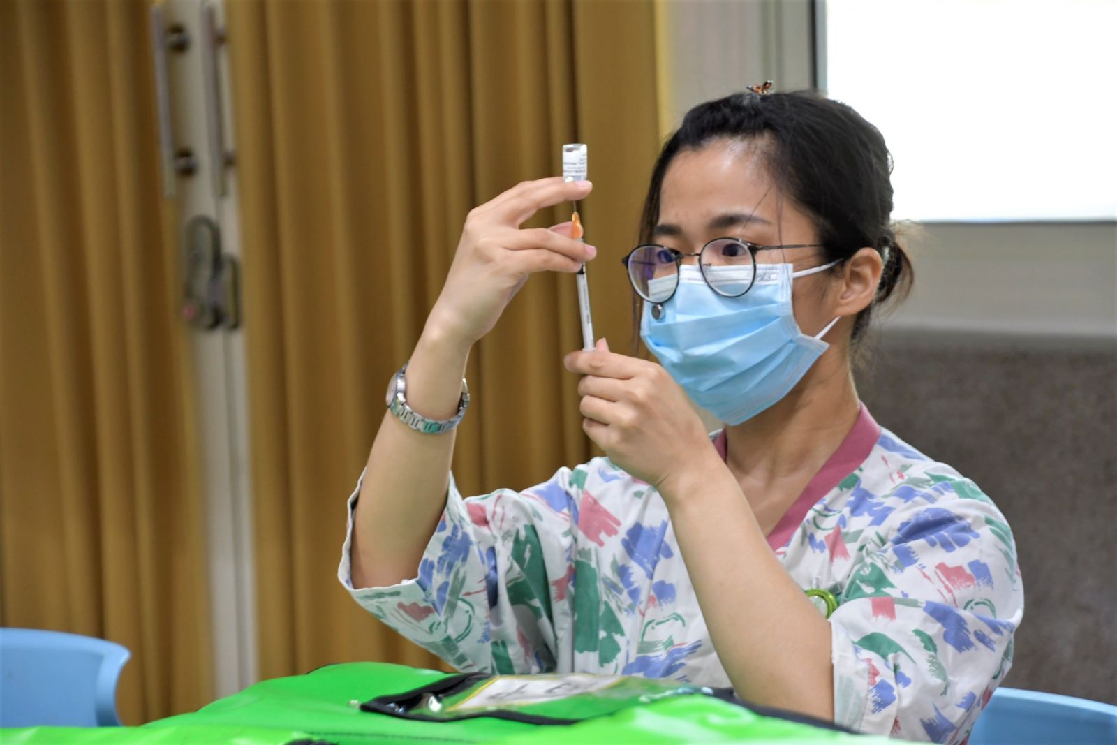 影／學生BNT疫苗開打　彰化縣田中高中5人不適4送醫 - https://www.watchmedia01.com
