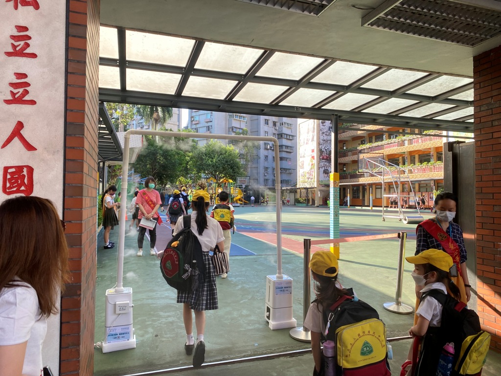 全民抗疫 立人國際中小學校結合科技 淨博士「防疫得來速」保護學童安全 - https://www.watchmedia01.com