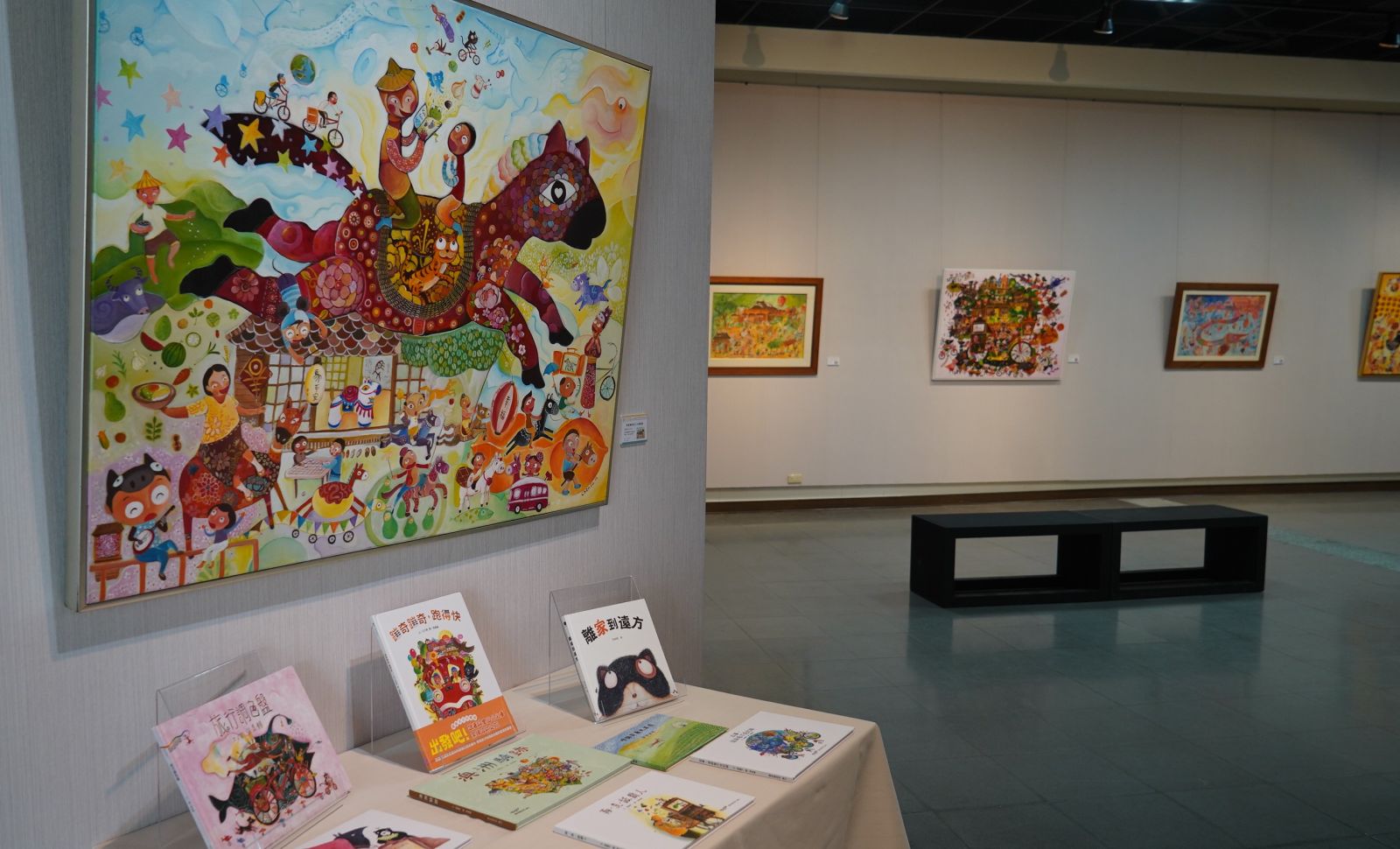 張真輔《騎繪之旅》插畫展　即日起至11月11日雲科大展出 - https://www.watchmedia01.com