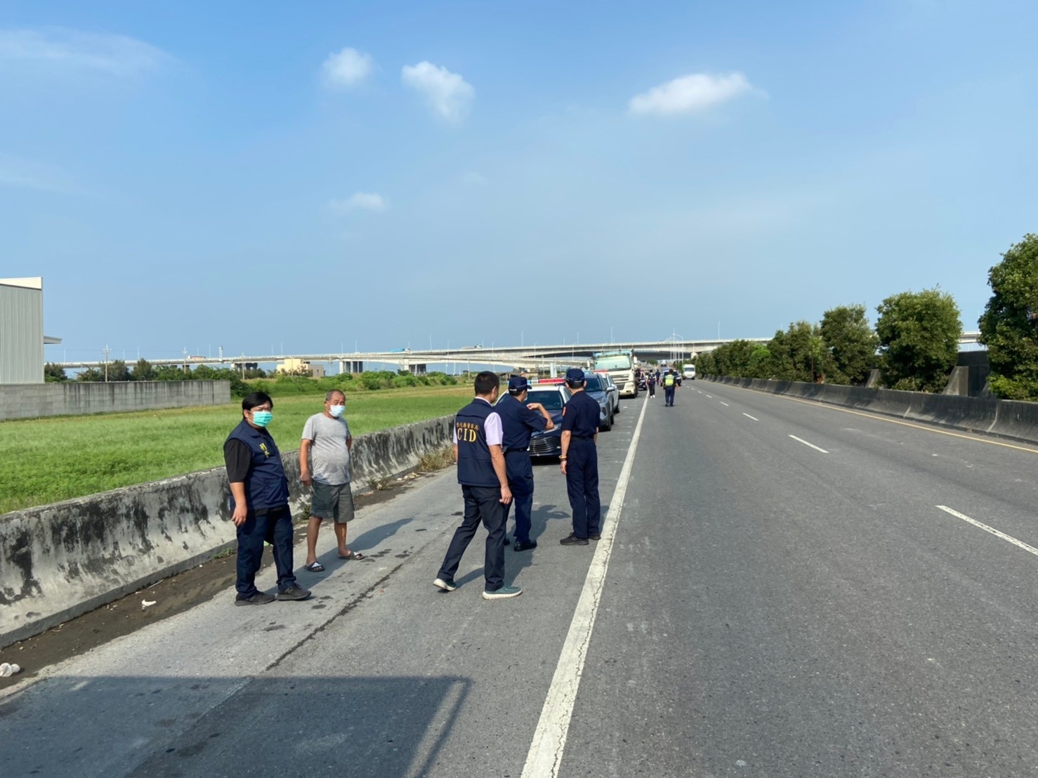 影／警當攔路虎　違規超載土方駕駛吞數十萬元罰鍰 - https://www.watchmedia01.com