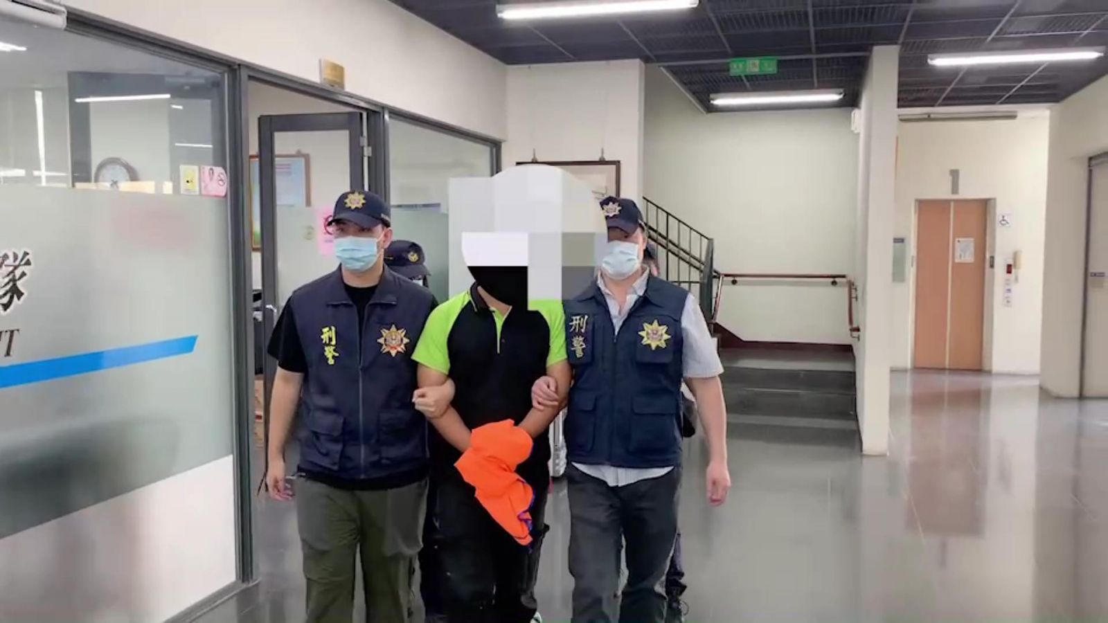 影／無照保母虐童遭警逮捕　否認暴行檢聲押 - https://www.watchmedia01.com