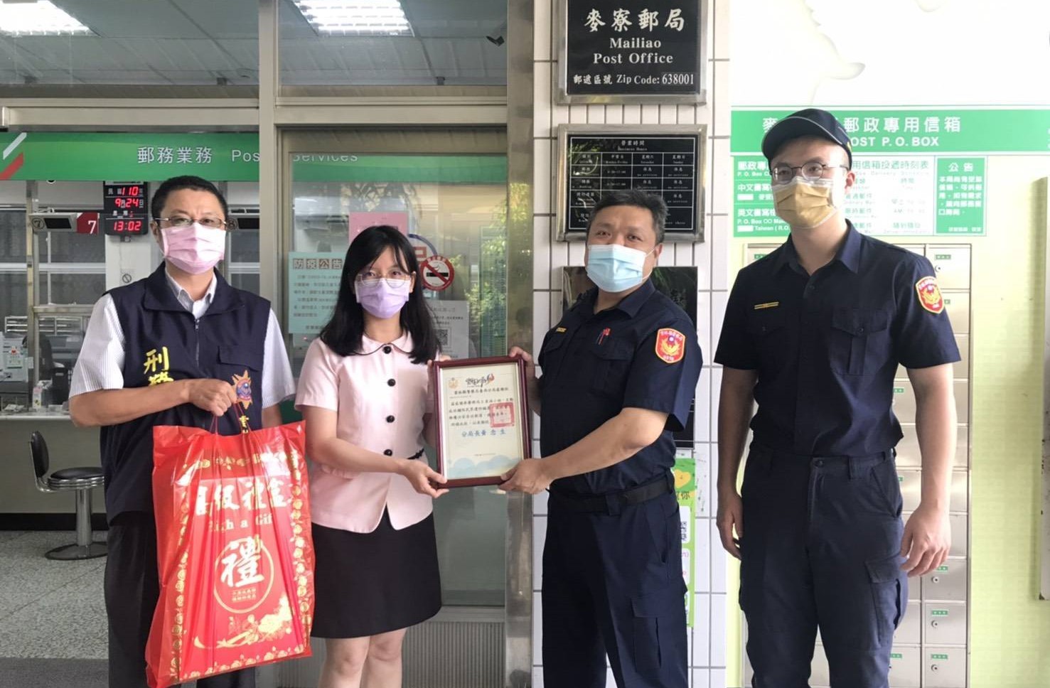 影／網友假企業總裁之名向女子借錢　警民聯手阻詐保住民眾財物 - https://www.watchmedia01.com