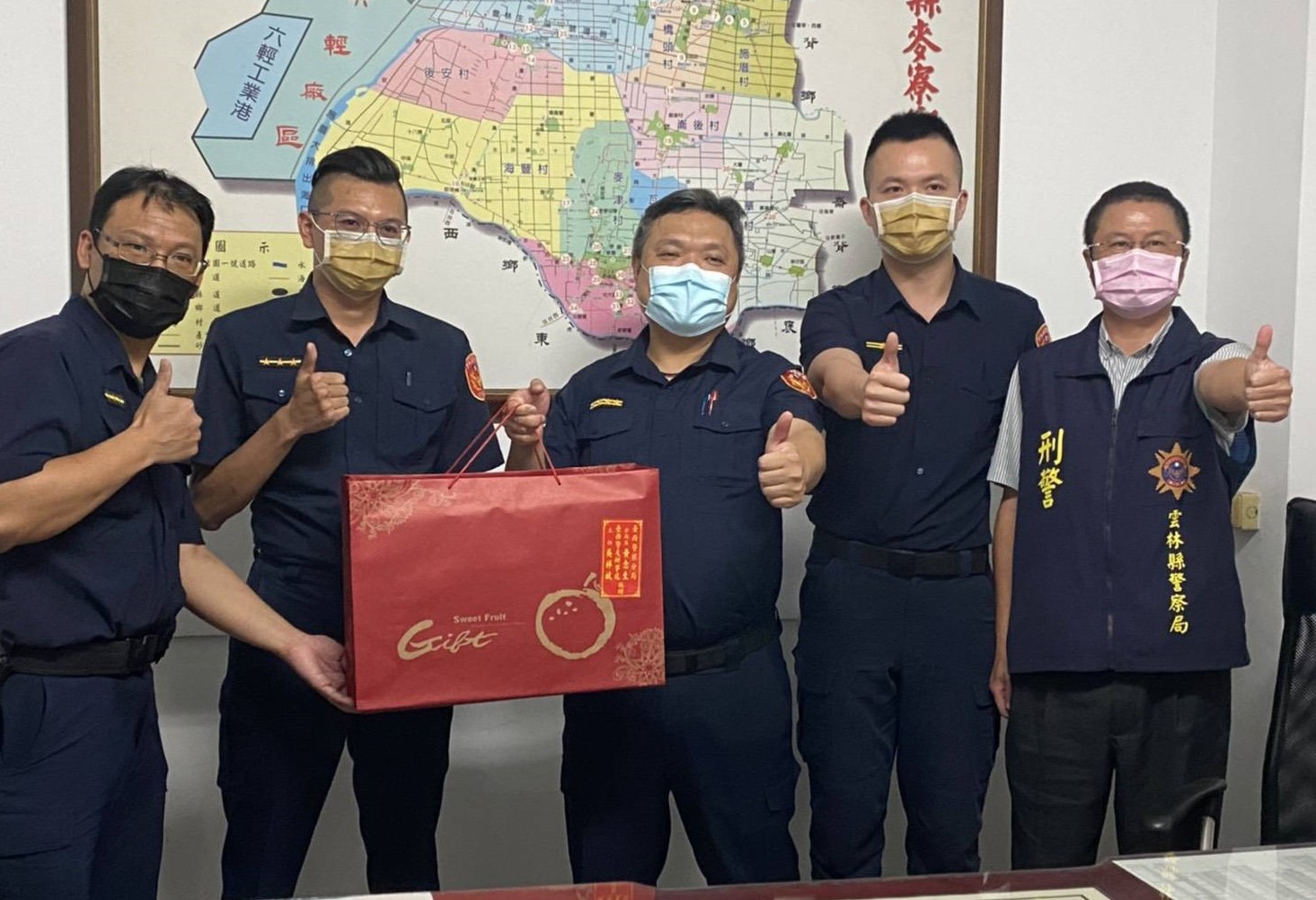 影／網友假企業總裁之名向女子借錢　警民聯手阻詐保住民眾財物 - https://www.watchmedia01.com