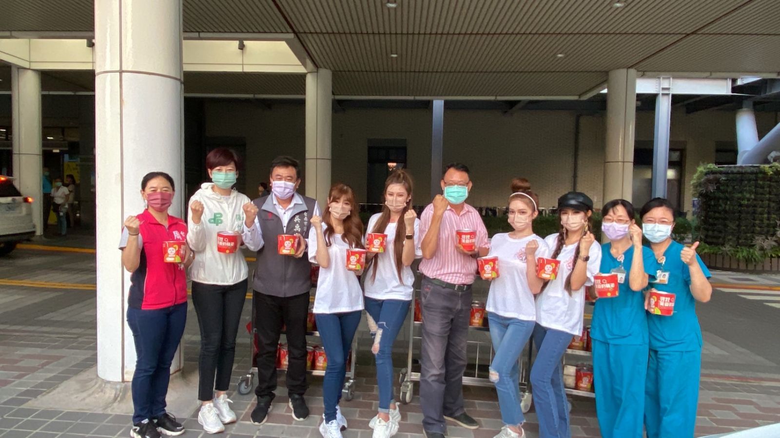 人靚心美 台南正妹禮生團捐贈小火鍋慰勞醫護人員 - https://www.watchmedia01.com