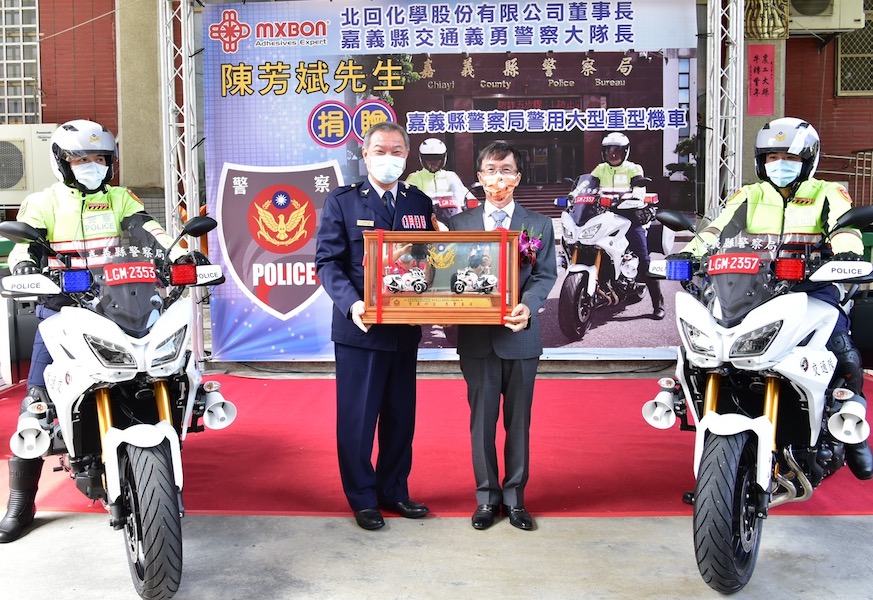 企業慨捐2部警用重機　警長歡喜回贈仿真模型車 - https://www.watchmedia01.com