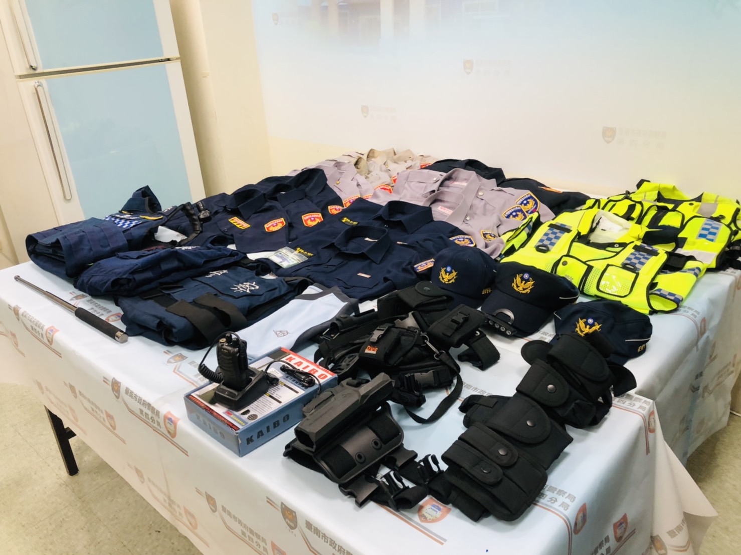 扮交警拍口愛片 「制服控」男落網：以後不敢了 - https://www.watchmedia01.com