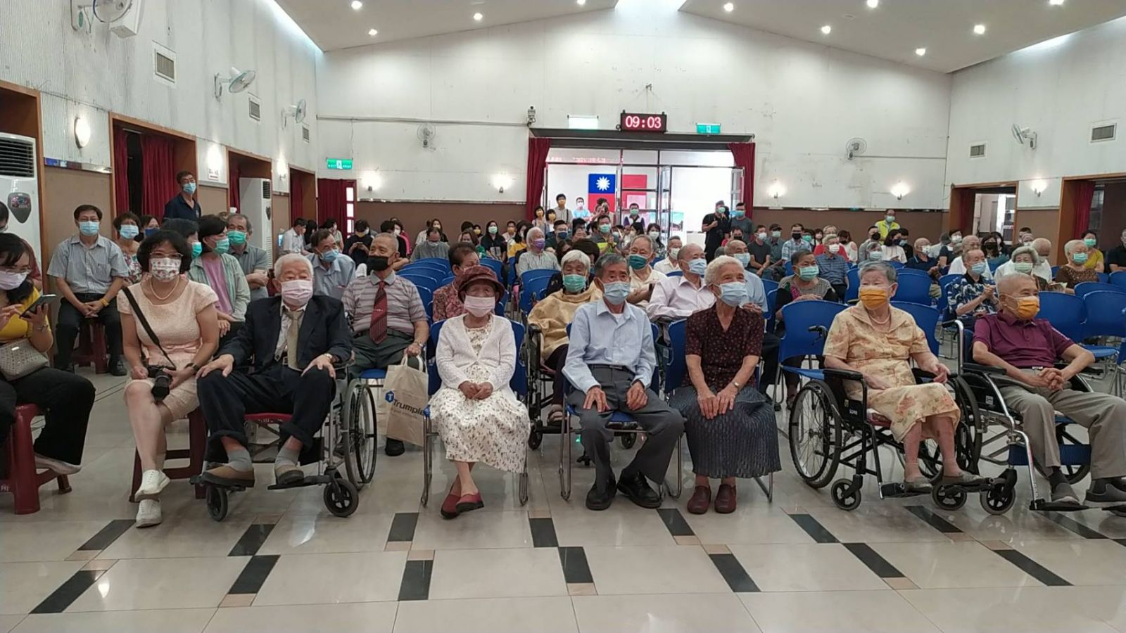 影／彰市表揚白金暨鑽石婚　相伴70年老夫妻分享婚姻秘訣「嘜冤家」 - https://www.watchmedia01.com