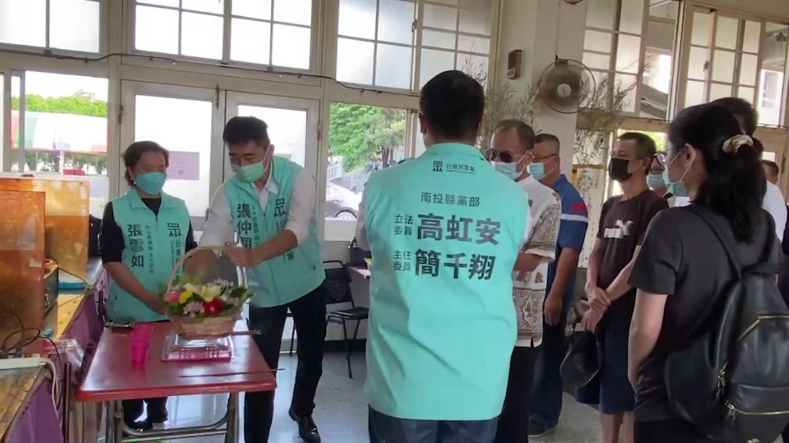 影／送行者　民眾黨中彰投三主委為弱勢往生者扶棺 - https://www.watchmedia01.com