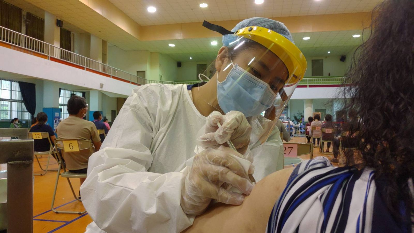 影／「秋乏」疲倦與打疫苗後的疲累怎麼解決？中醫師：充足睡眠、別熬夜 - https://www.watchmedia01.com