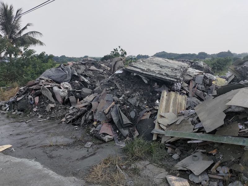 嘉南大圳灌溉溝渠遭棄廢棄物　嘉義縣環保局追查嚴辦 - https://www.watchmedia01.com