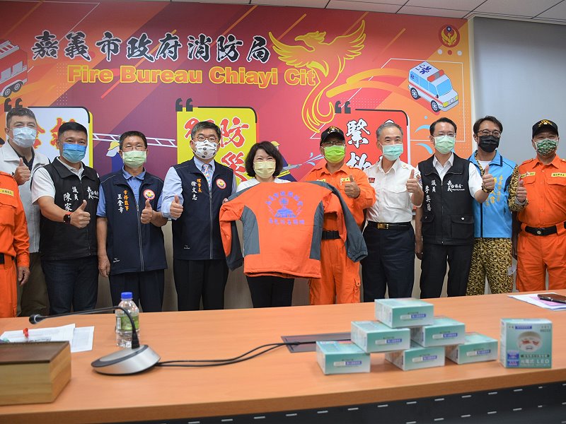 嘉邑行善團捐贈消防物資　助弱勢守護救難隊員 - https://www.watchmedia01.com