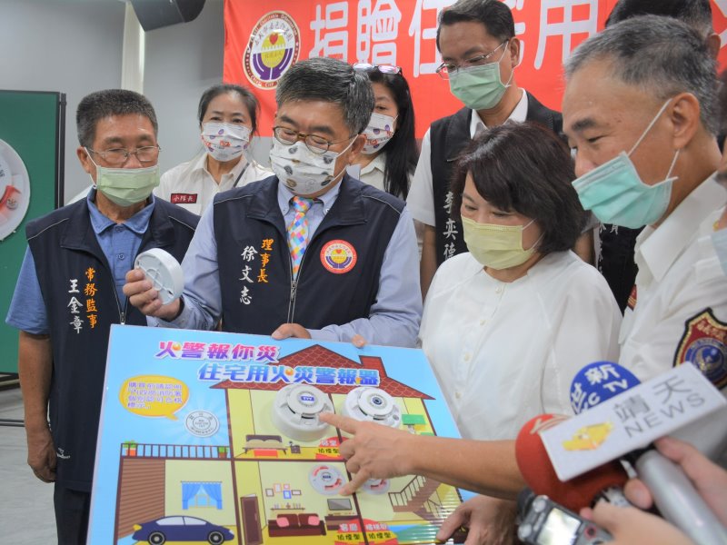 嘉邑行善團捐贈消防物資　助弱勢守護救難隊員 - https://www.watchmedia01.com