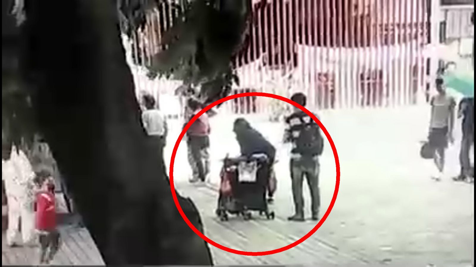 影／驚魂記　帶雙胞胎女兒溪湖糖廠遊玩　險被陌生女抱走 - https://www.watchmedia01.com