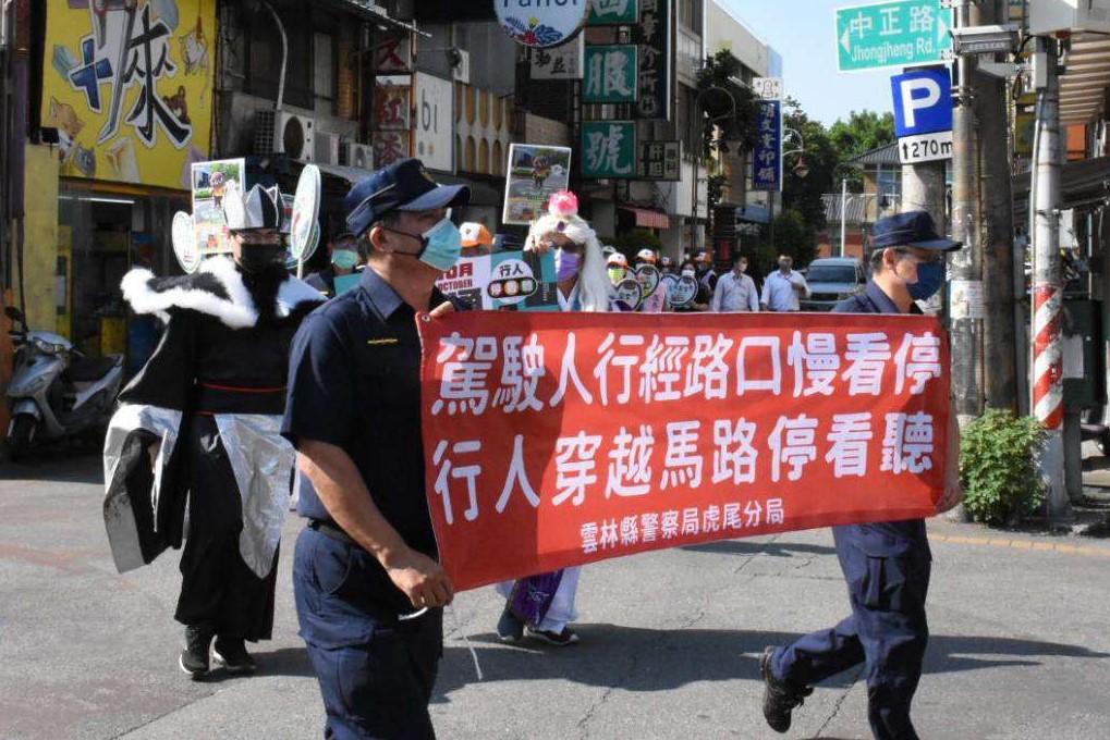 布袋戲偶乘重機宣導超吸睛　監理站與虎尾警快閃響應交通安全月 - https://www.watchmedia01.com