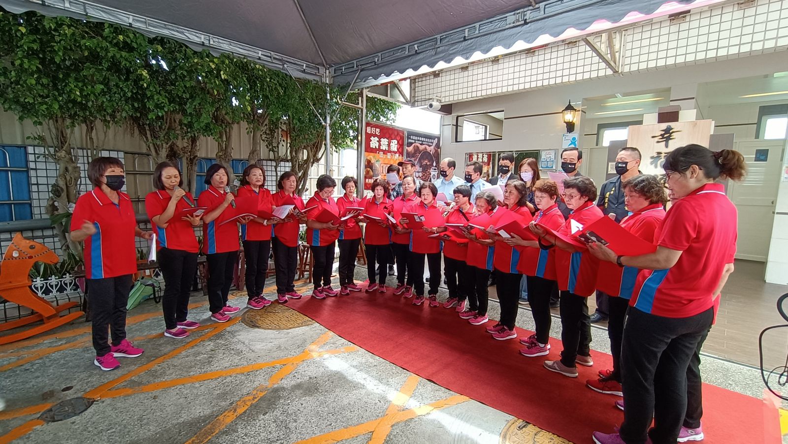 影/廁所太乾淨 中油壯圍加油站長與鄉長揭牌幸福便所 - https://www.watchmedia01.com