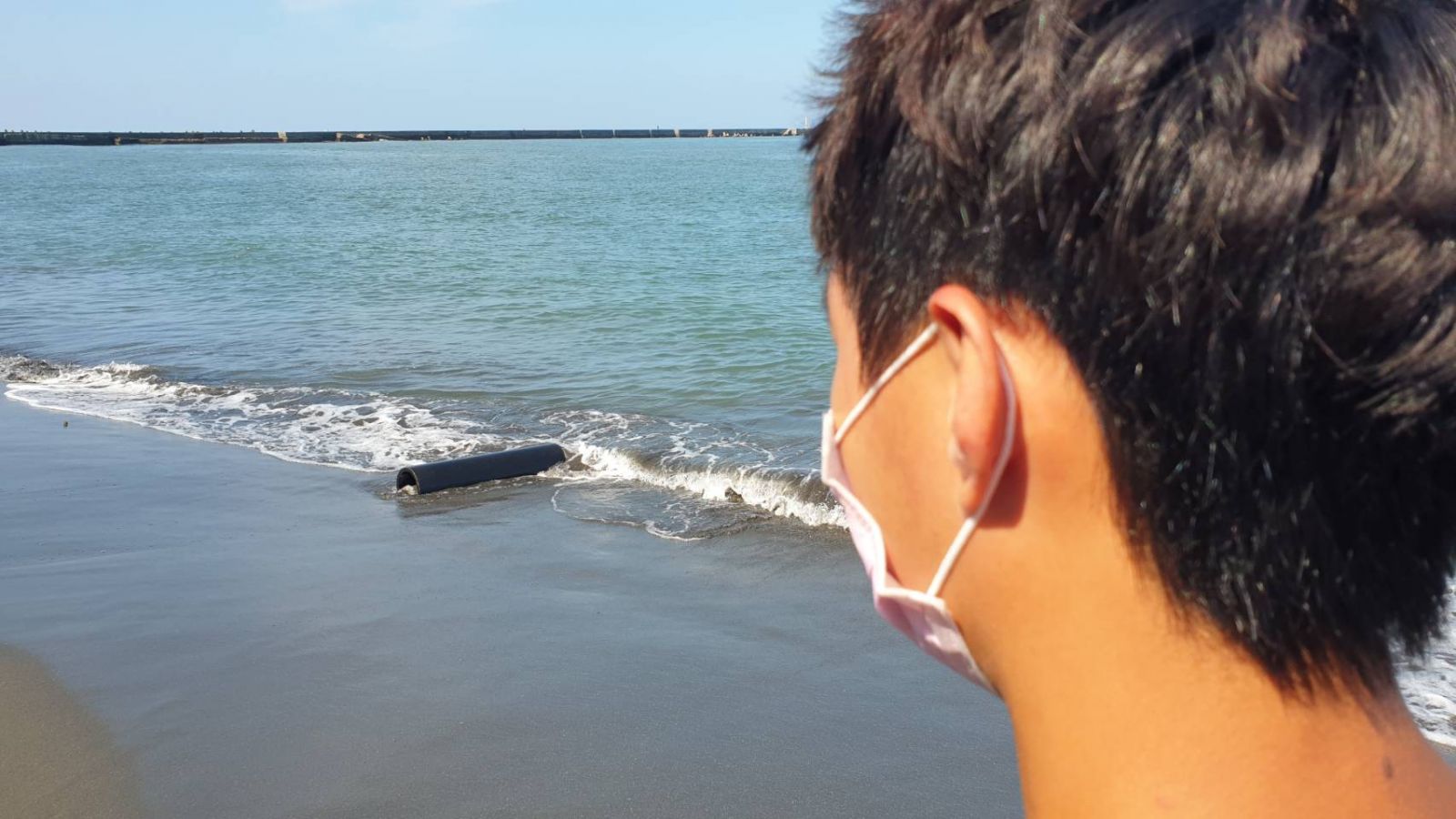 直擊（有影片）／高雄煙火基座殘跡卡旗津沙灘多日險成汙染　民怨：很誇張！市府竟沒處理 - https://www.watchmedia01.com
