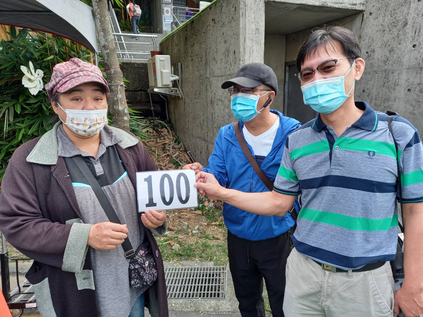 影／跳樓價！口罩每片4毛錢　30分鐘800盒秒殺！ - https://www.watchmedia01.com
