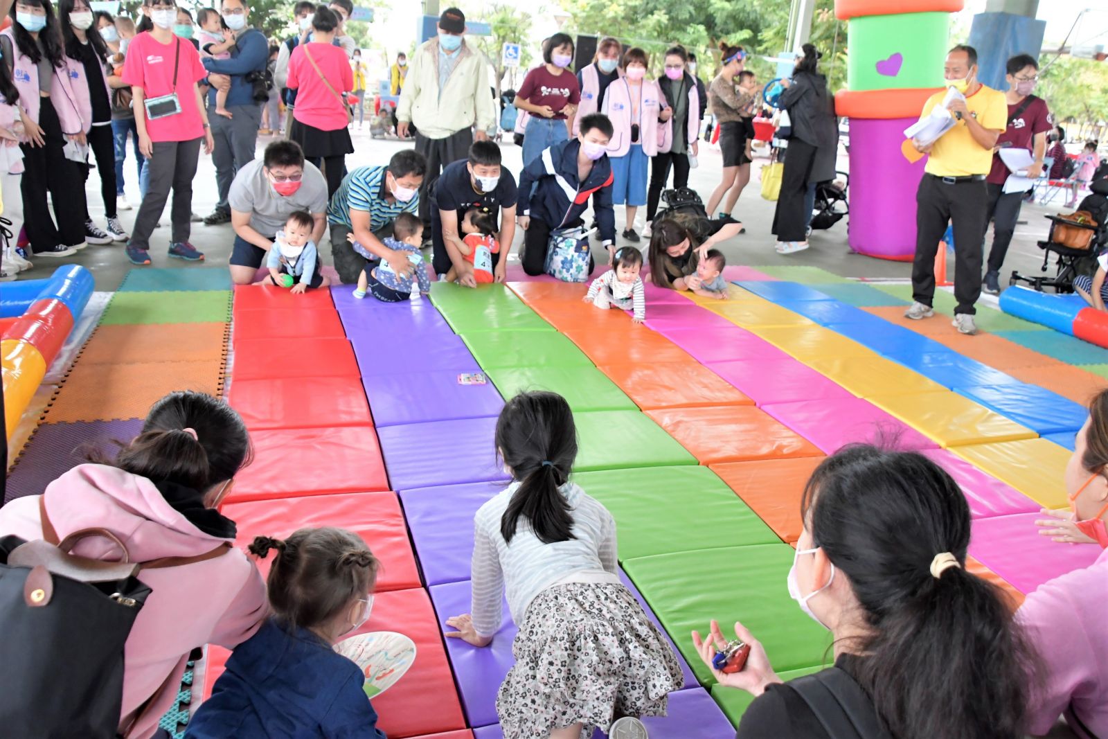 彰化囝仔運動會「趣」味登場　爬爬走及搬搬樂比賽親子歡聚一堂 - https://www.watchmedia01.com