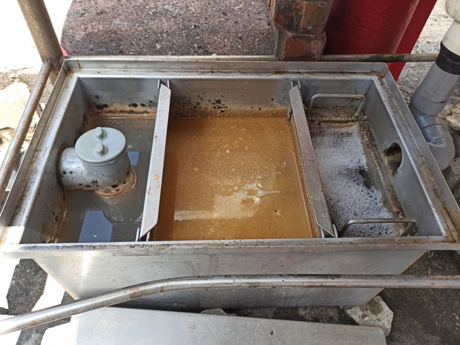 綠島餐飲廢水油污量驚人 台東縣環保局籲餐飲業者自主裝設油脂截留器 - https://www.watchmedia01.com