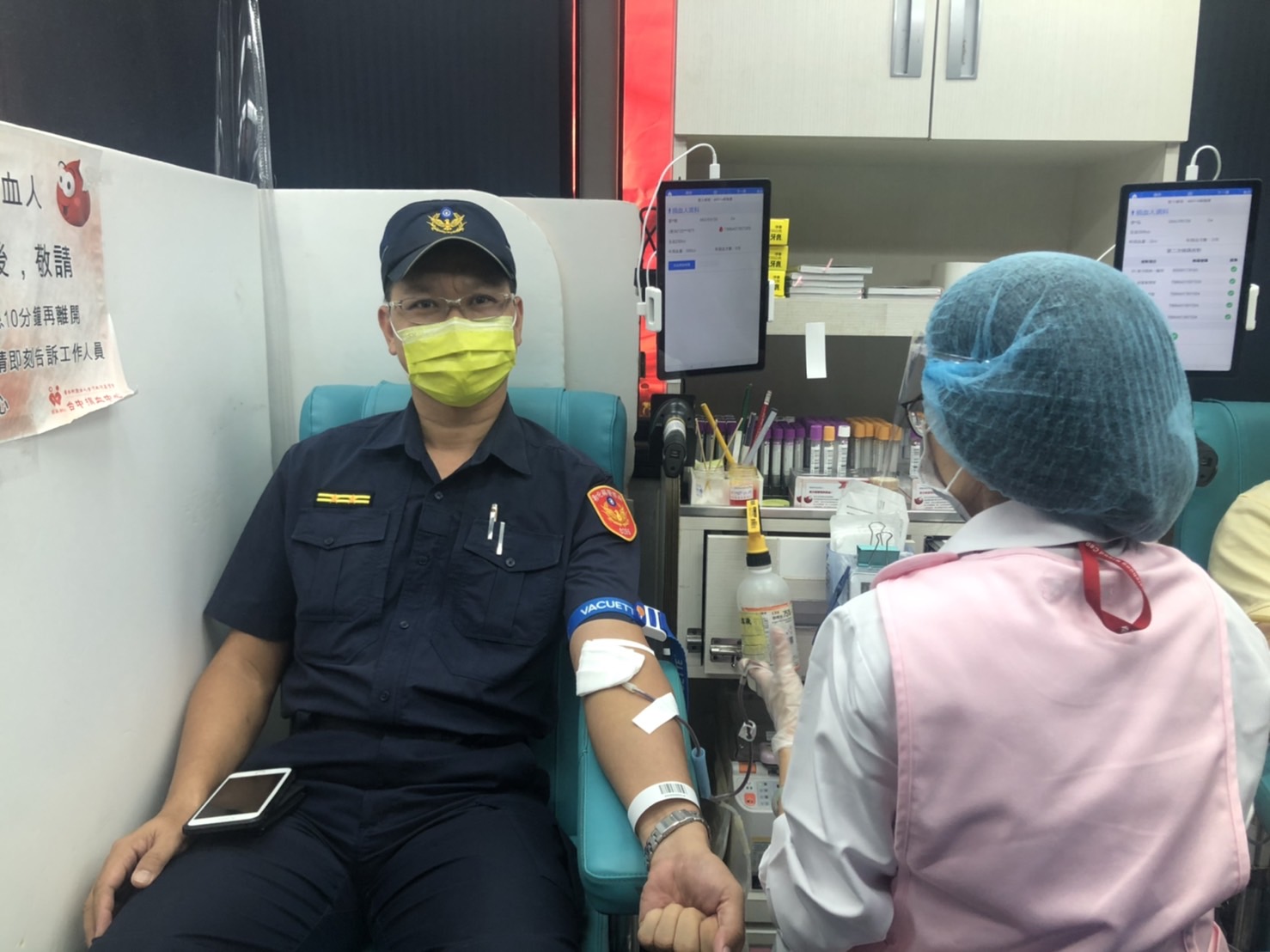 利人利己！警察挽袖救人捐血挹注血庫 - https://www.watchmedia01.com