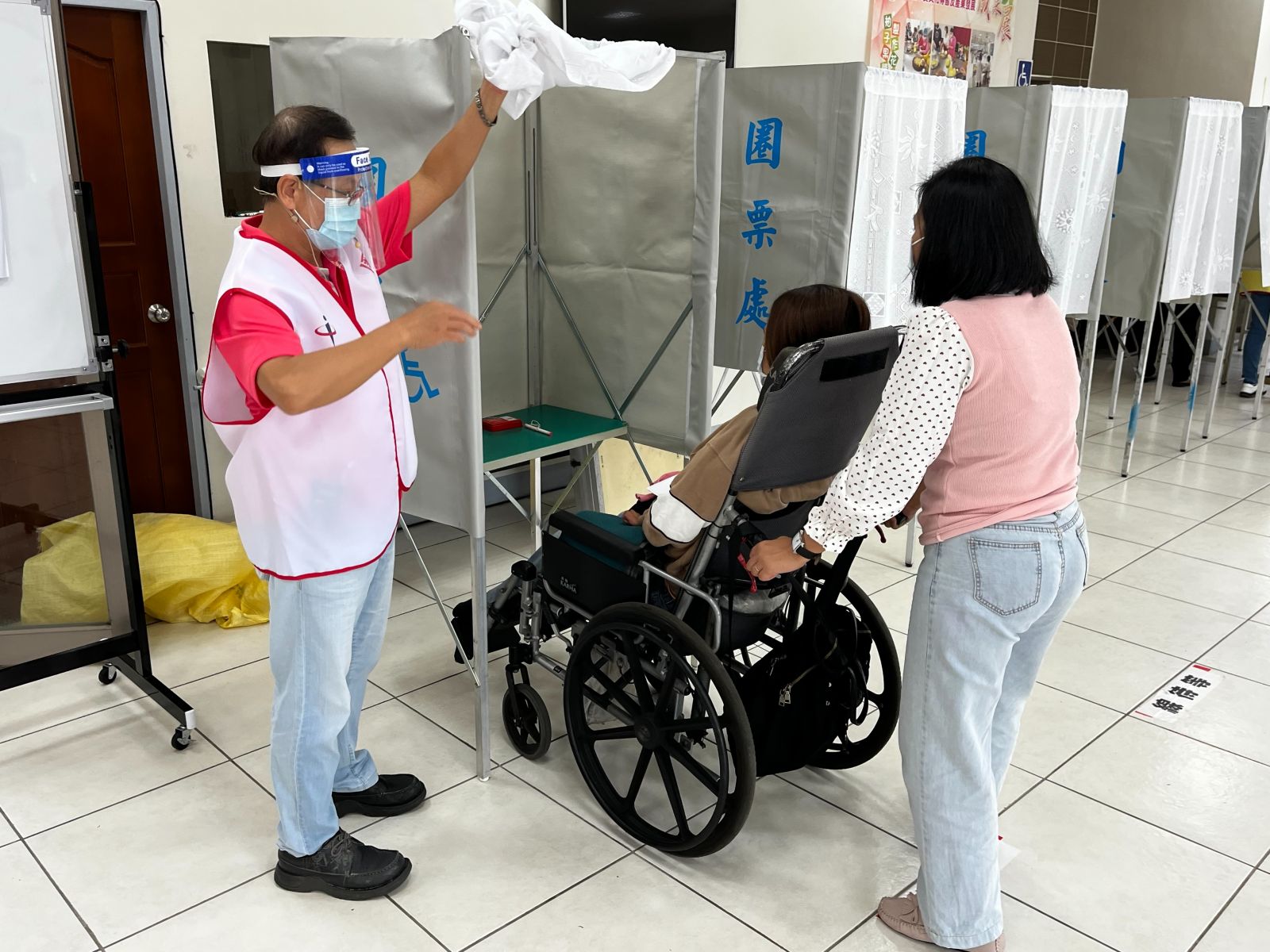 公投、防疫兼顧 宜縣選委會辦投開票所作業模擬演練 - https://www.watchmedia01.com
