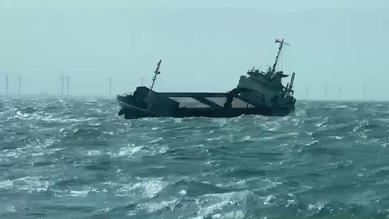 影／「幸運」號彰化外海進水！　海巡迅速救援7船員 - https://www.watchmedia01.com