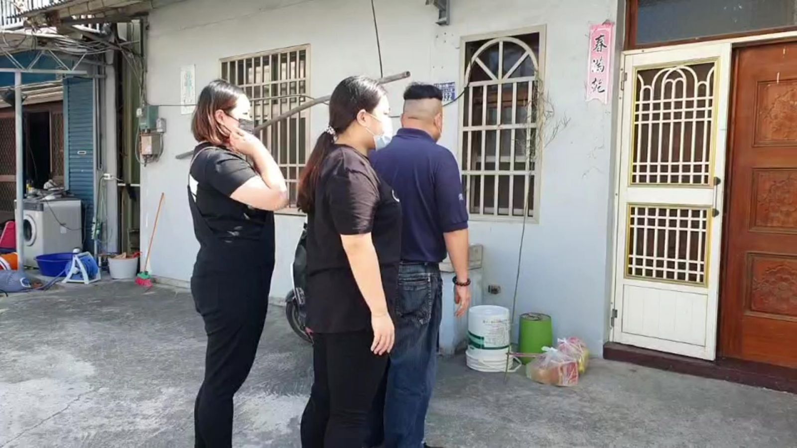 影／粗工遭11人亂棒打死棄屍埤頭　生母到棄屍地點招魂 - https://www.watchmedia01.com