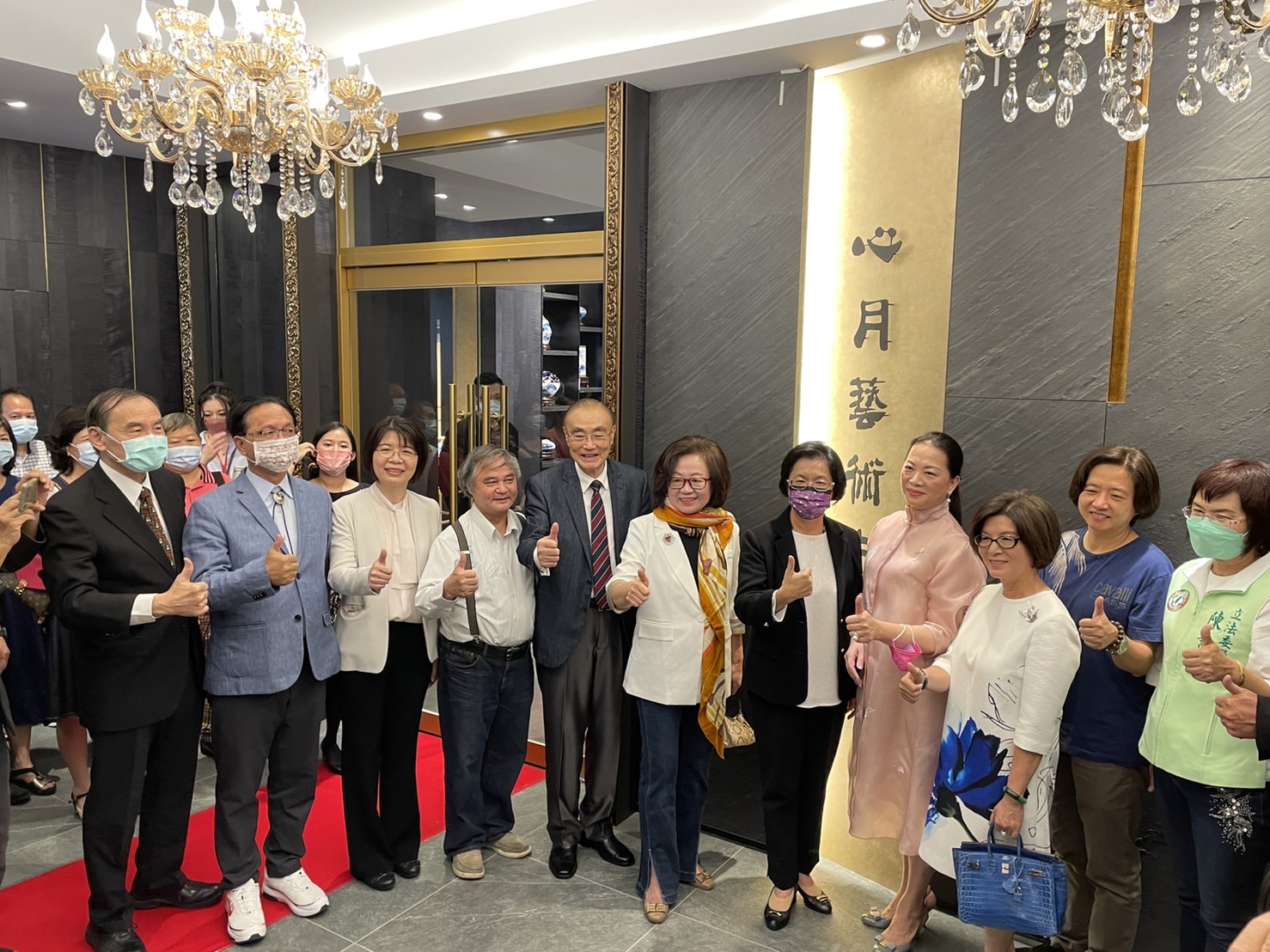 影／醫師娘卓麗秋創心月藝術中心　分享「山水青花瓷」之美 - https://www.watchmedia01.com